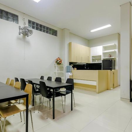 RedDoorz near Samarinda Central Plaza Dış mekan fotoğraf