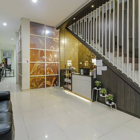 RedDoorz near Samarinda Central Plaza Dış mekan fotoğraf