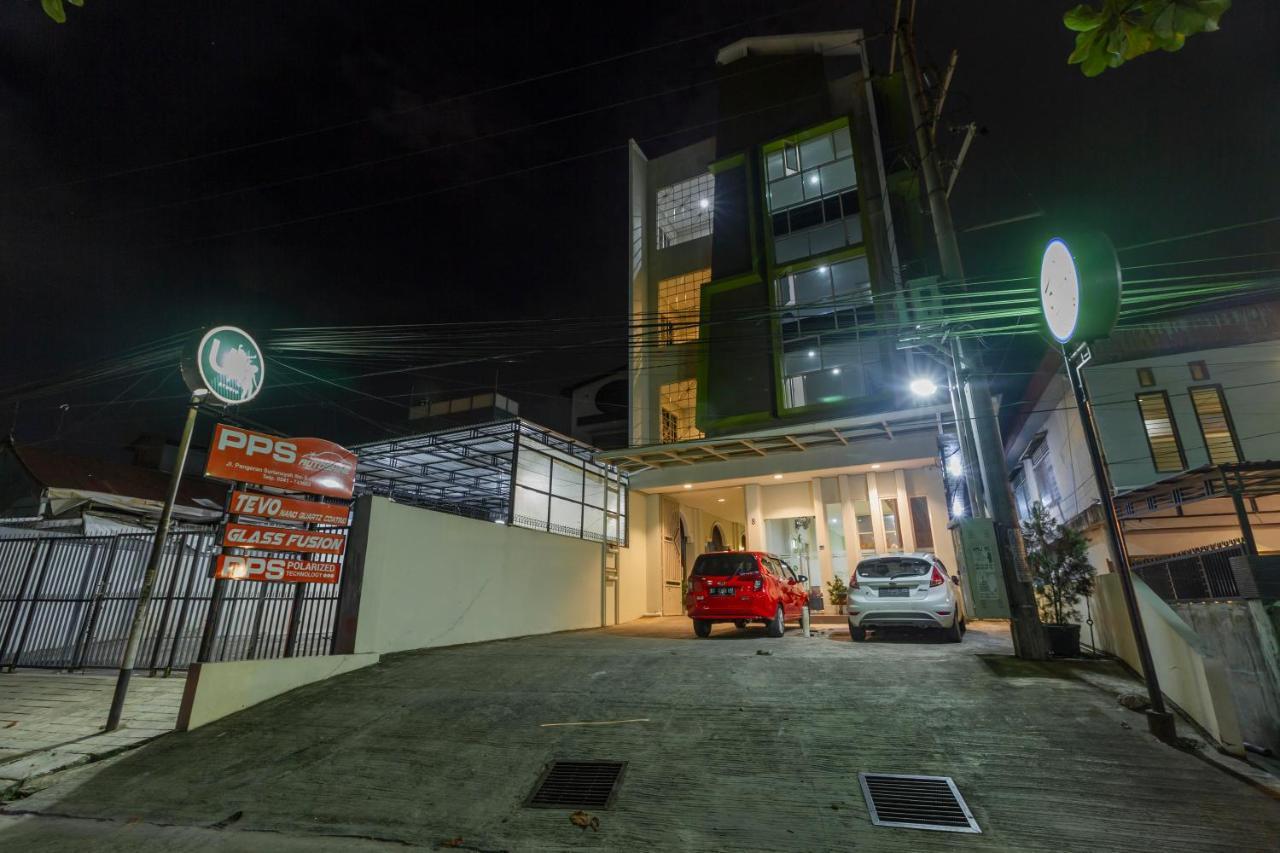 RedDoorz near Samarinda Central Plaza Dış mekan fotoğraf