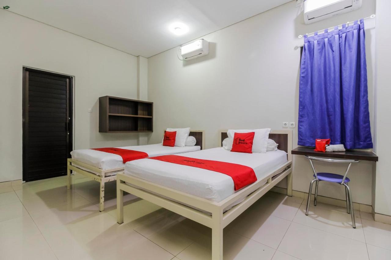 RedDoorz near Samarinda Central Plaza Otel Dış mekan fotoğraf