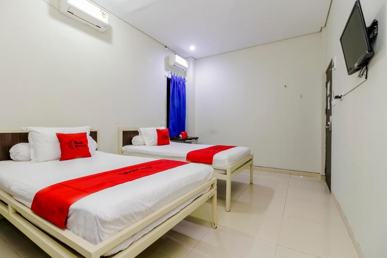 RedDoorz near Samarinda Central Plaza Otel Dış mekan fotoğraf