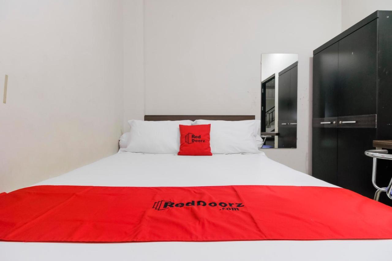 RedDoorz near Samarinda Central Plaza Dış mekan fotoğraf