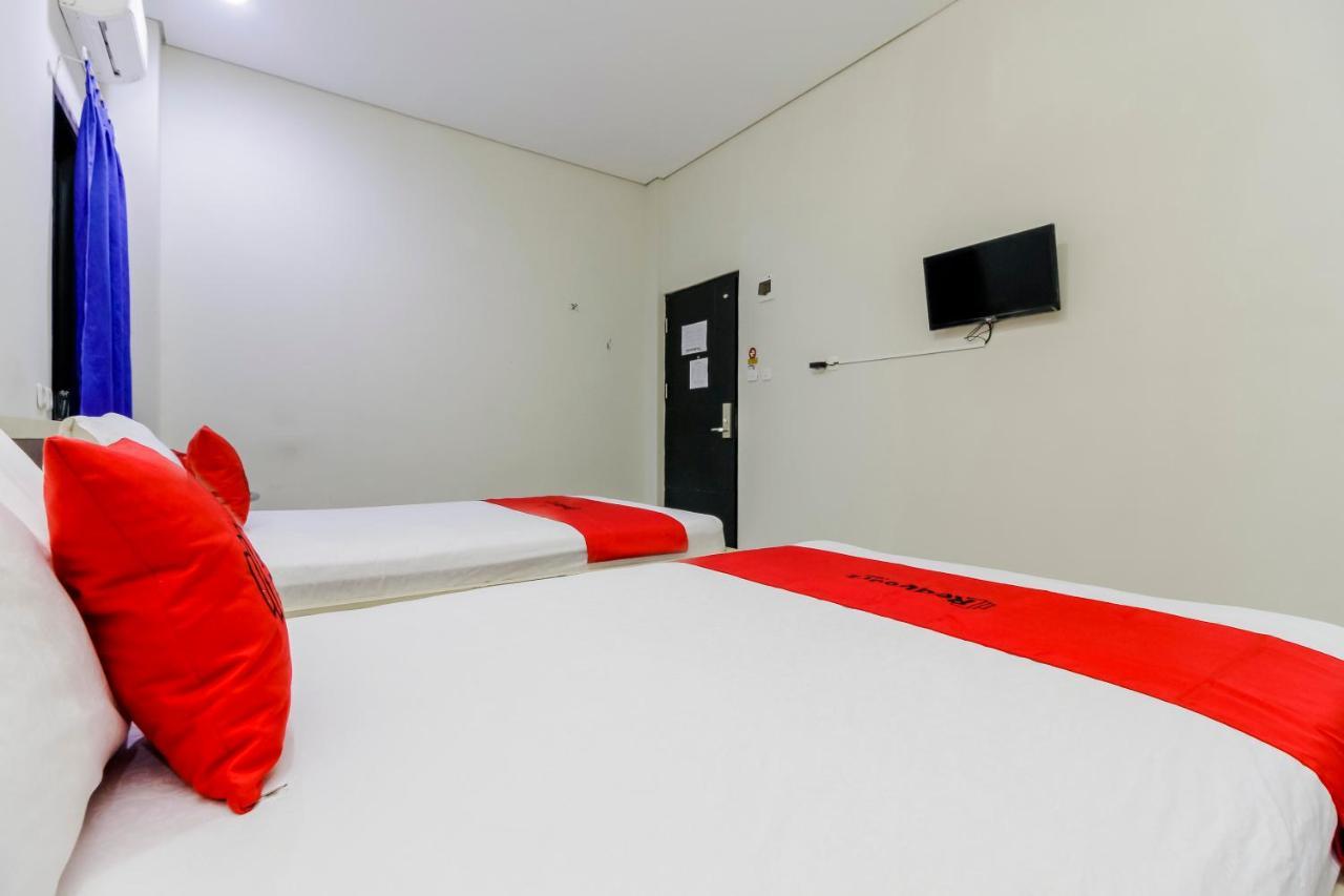 RedDoorz near Samarinda Central Plaza Otel Dış mekan fotoğraf